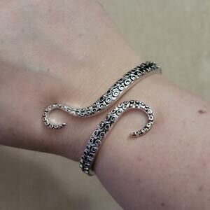 Curly octopus tentacle hinge cuff bracelet